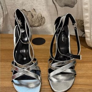 Michael Antonio Women's Silver Jennings Strappy Sandals